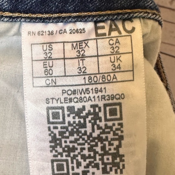 Guess Women's Denim Jeans With Red Stripe - Picture 8 of 9